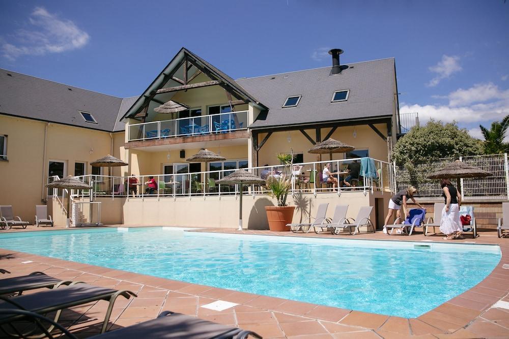 Camping Saint Michel Courtils Buitenkant foto