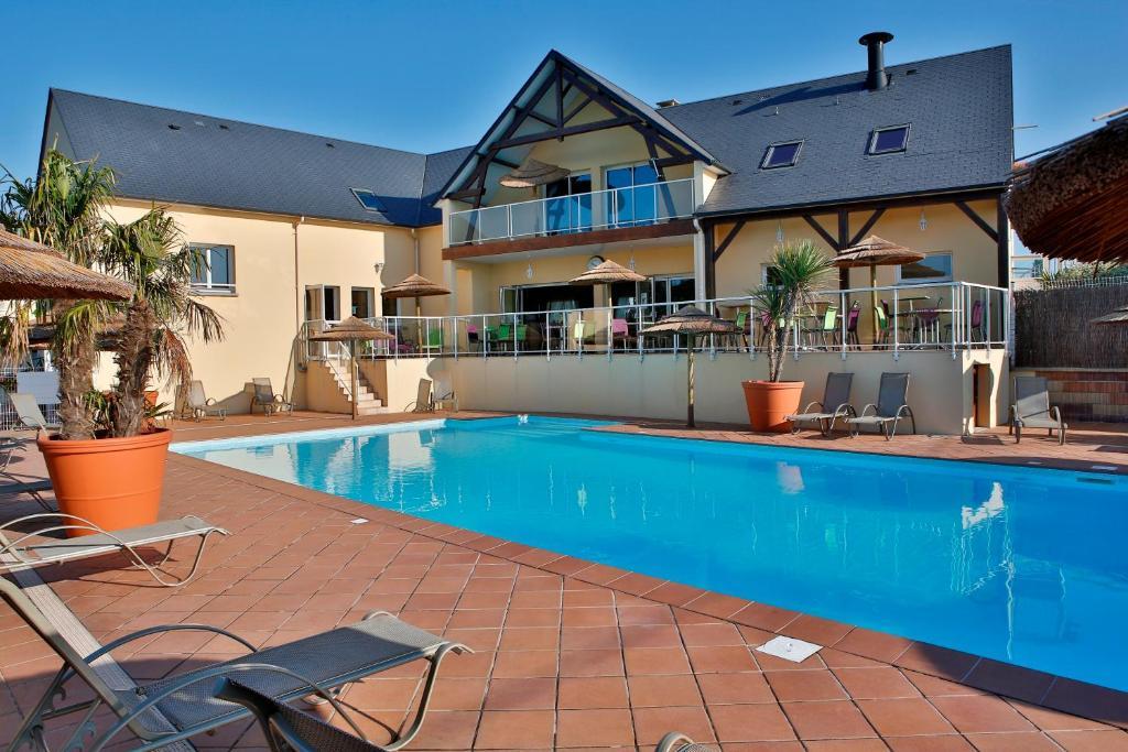 Camping Saint Michel Courtils Buitenkant foto