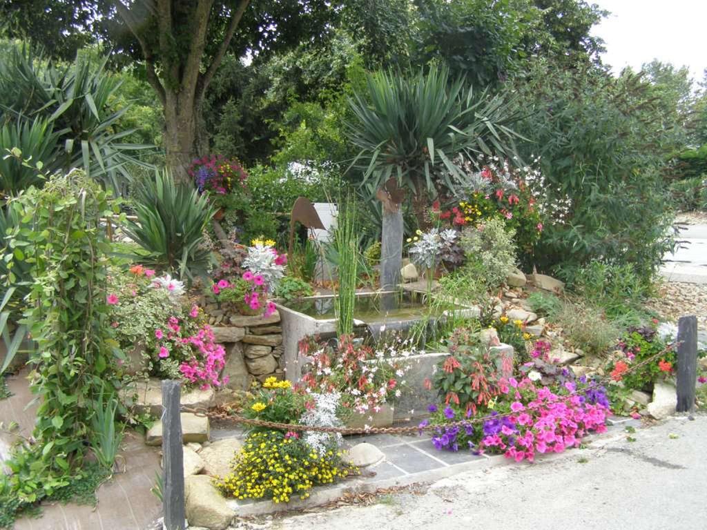 Camping Saint Michel Courtils Buitenkant foto