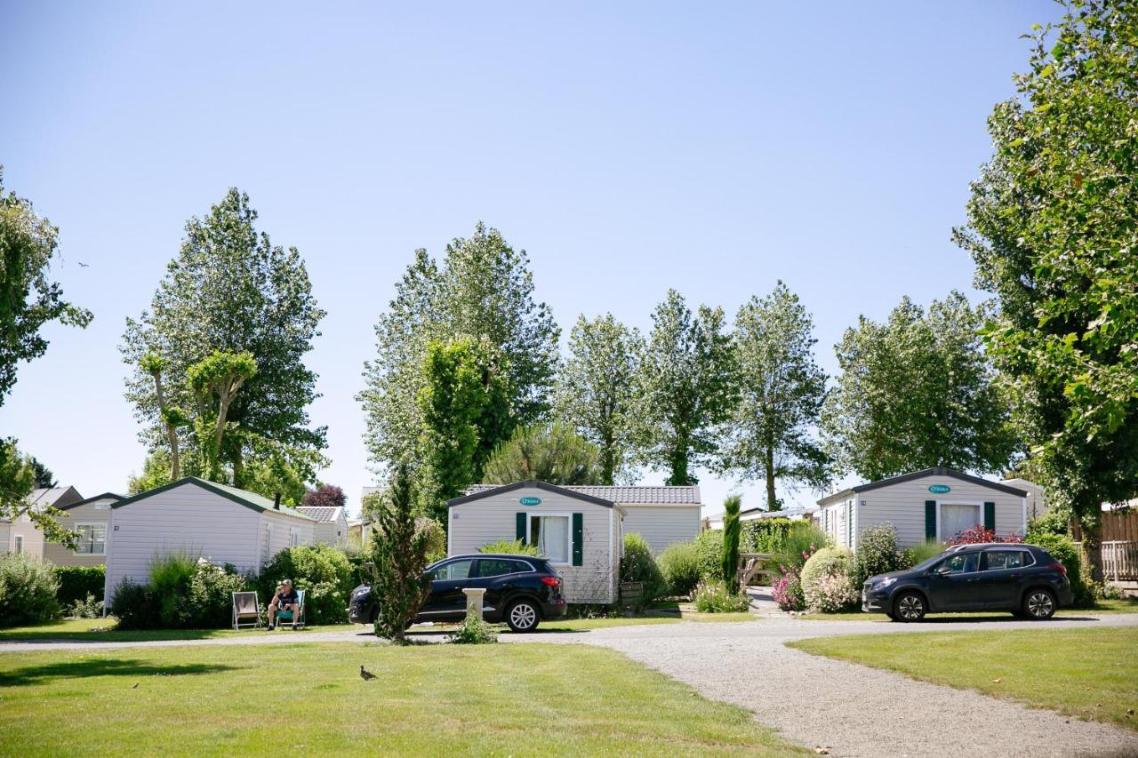 Camping Saint Michel Courtils Buitenkant foto