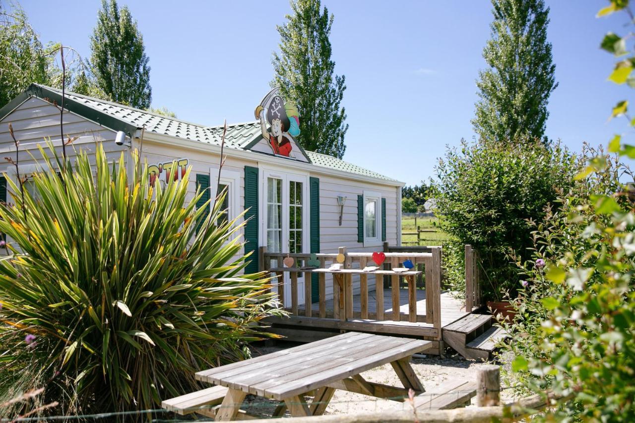 Camping Saint Michel Courtils Buitenkant foto